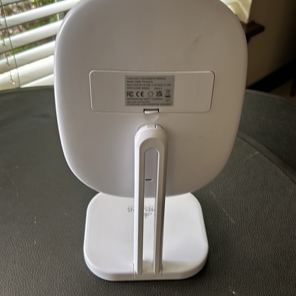 Highlight LED Make-up Mirror - Picture 4 of 4